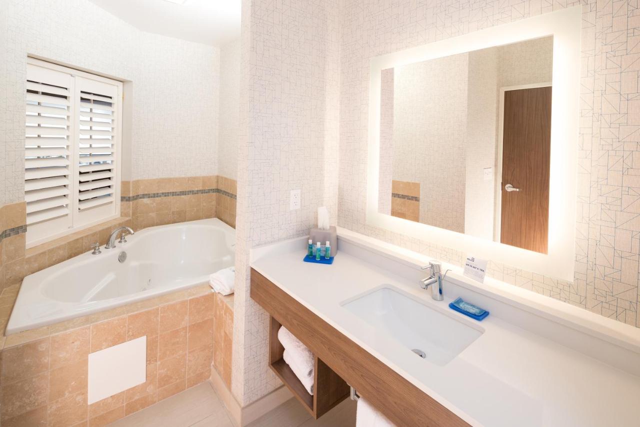 Holiday Inn Express Hotel & Suites Bay City By Ihg Eksteriør bilde